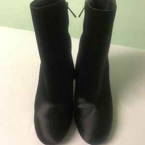 NWT Jessica Simpson shoes .